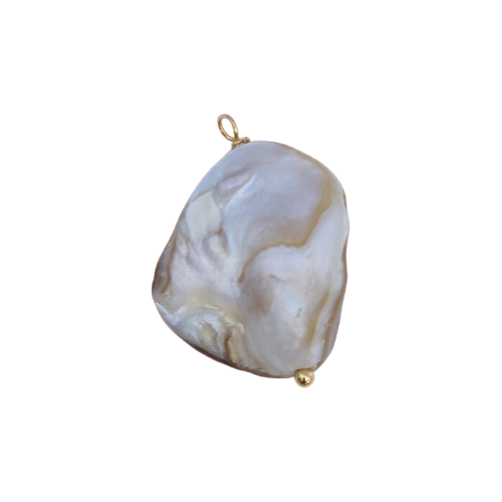 Baroque shell charm