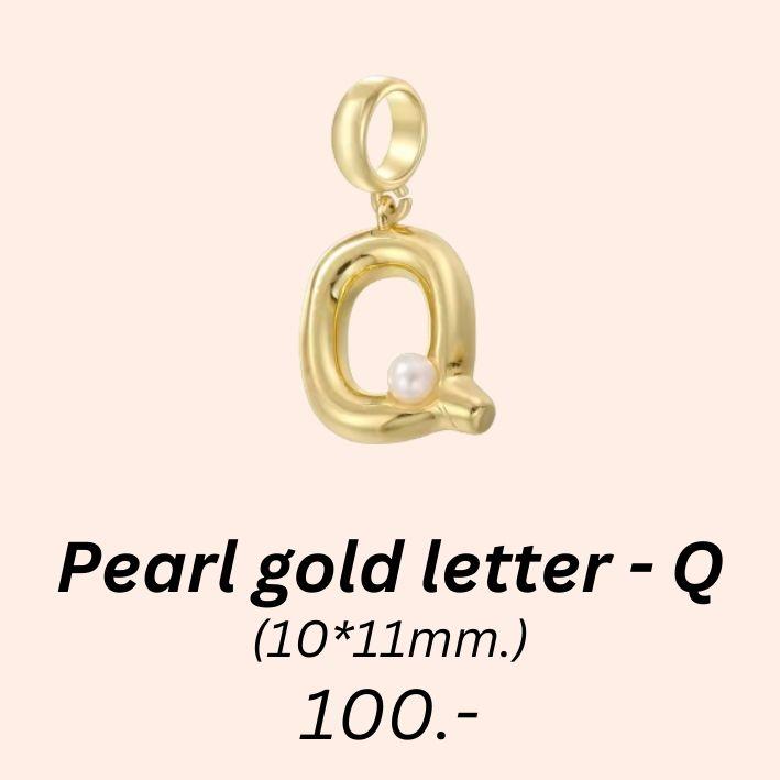 Pearl gold letter - Q charm